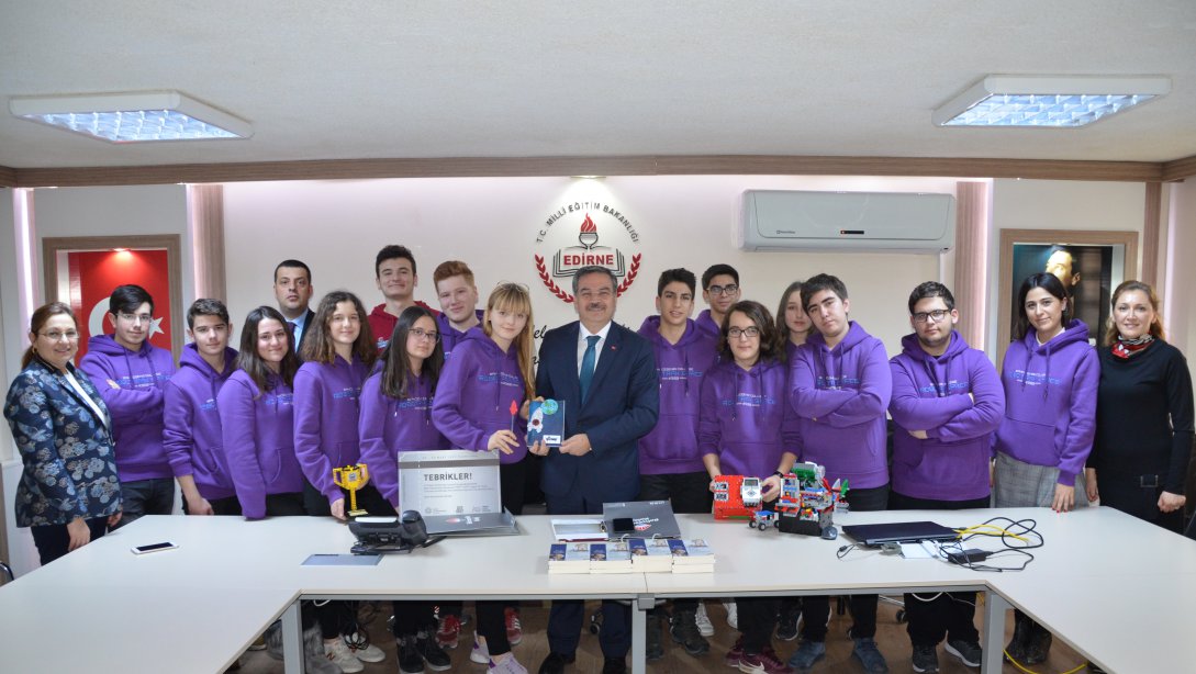 İl Millî Eğitim Müdürümüz Sayın Dr. Önder Arpacı, Özel Edirne Bahçeşehir Okulu First Lego Robotik Takımını Ödüllendirdi.