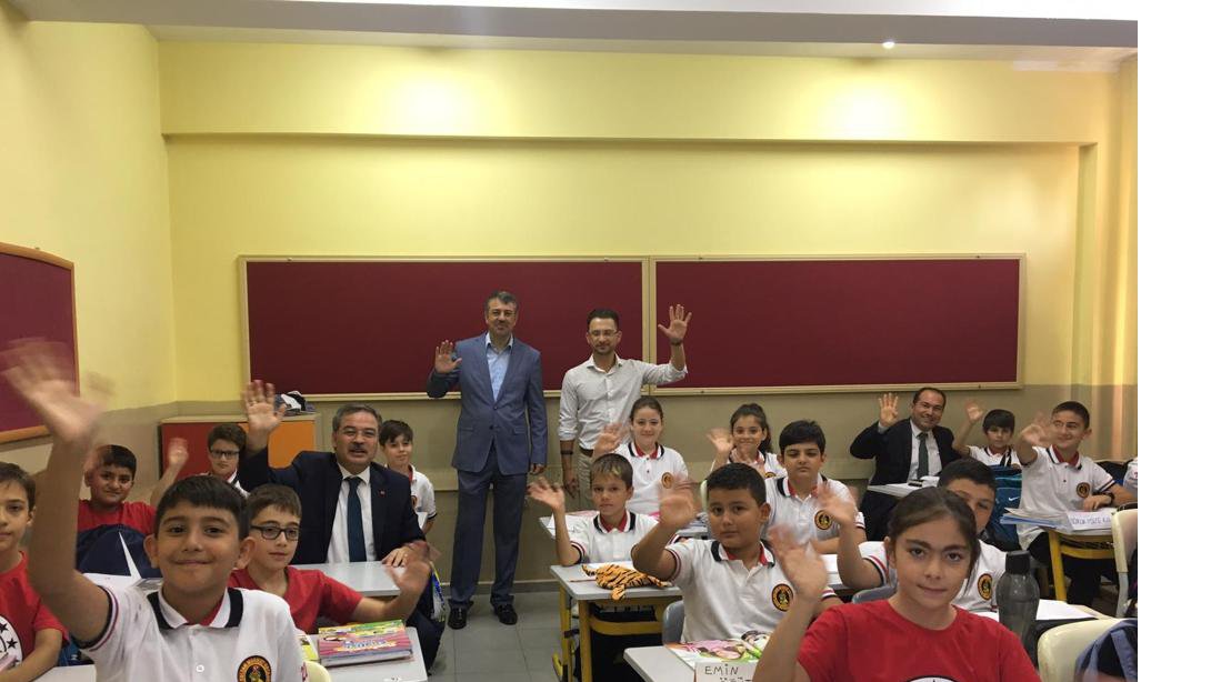 İl Millî Eğitim Müdürümüz Sayın Dr. Önder Arpacı, Fatih Sultan Mehmet Ortaokulu 5.Sınıf Öğrencilerini Ziyaret etti.