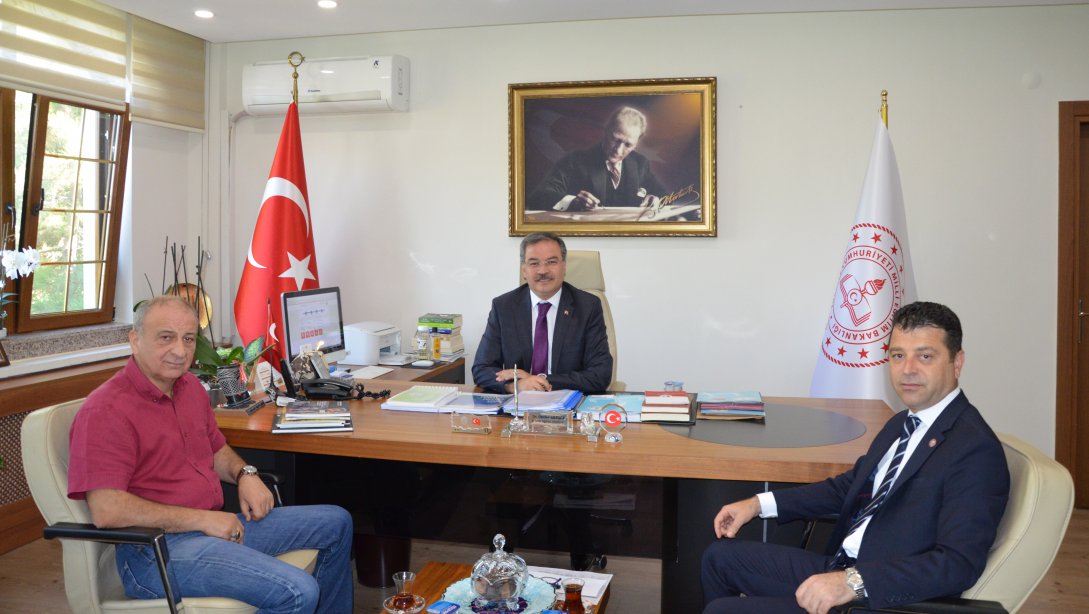 Türkiye Halk Oyunları Federasyon İl Temsilcisi Mehmet Grammeşin ve EFOD Başkanı Serdar İyiiz İl Milli Eğitim Müdürümüz Sayın Dr. Önder Arpacı'yı Makamında Ziyaret Etti.