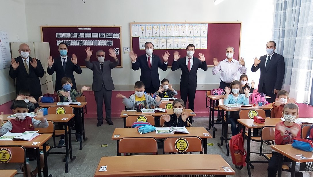 İl Millî Eğitim Müdürümüz Sayın Dr. Önder Arpacı, Uzunköprü İlçesinde Yüz Yüze Eğitim Görülen Okulları Ziyaret Etti.