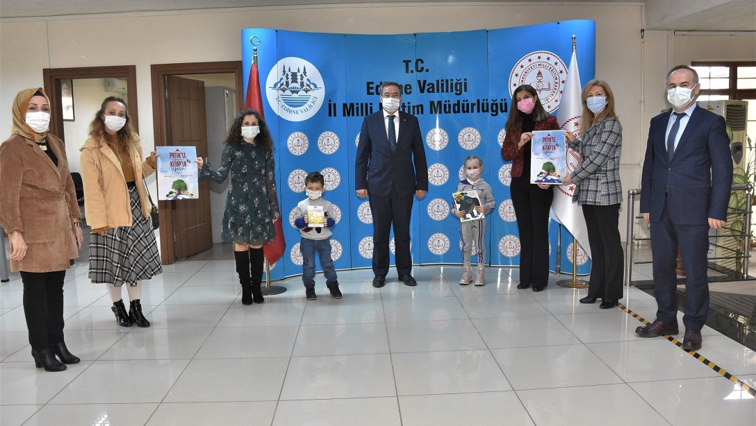 Minik Öğrenciler İl Millî Eğitim Müdürümüz Sayın Dr. Önder Arpacı'ya Projelerini Anlattılar.