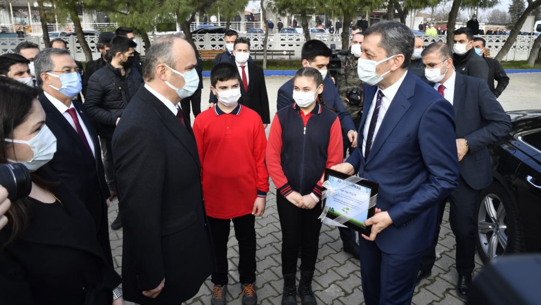 Milli Eğitim Bakanımız Sayın Ziya Selçuk Edirne'de.. 