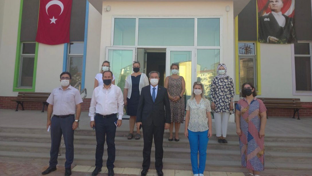 İl Millî Eğitim Müdürümüz Sayın Dr. Önder Arpacı, 1 Eylül'de uyum eğitimlerinin başlayacağı okullarımızdan Meliha Çankaflı Anaokulu'nu ziyaret etti.