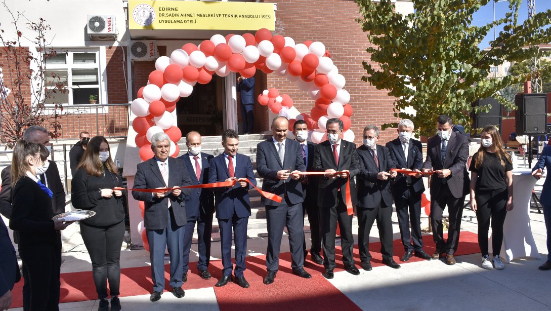 Dr. Sadık Ahmet Mesleki ve Teknik Anadolu Lisesi Uygulama Oteli Resmi Açılış Töreni Edirne Valimiz Sayın Ekrem Canalp'in Teşrifleriyle Gerçekleştirildi.