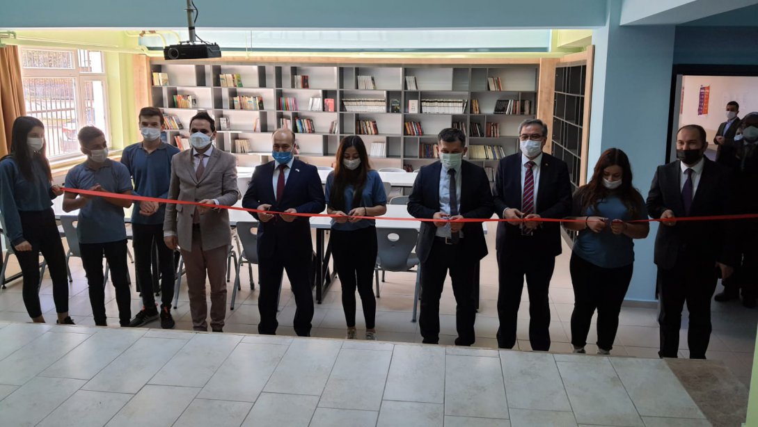 Kütüphanesiz Okul Kalmayacak Projesi Kapsamında Uzunköprü Mahmut Arif Dilmen Mesleki ve Teknik Anadolu Lisesine Kazandırılan Kütüphanenin Açılış Töreni Gerçekleştirildi.
