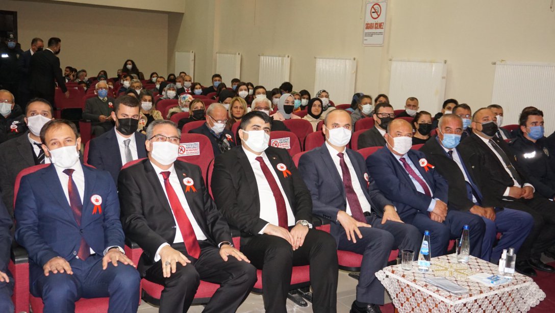 24 Kasım Öğretmenler Günü İl Kutlama Programı Edirne Valimiz Sayın Ekrem Canalp'in Teşrifleriyle Meriç İlçemizde Gerçekleştirildi.