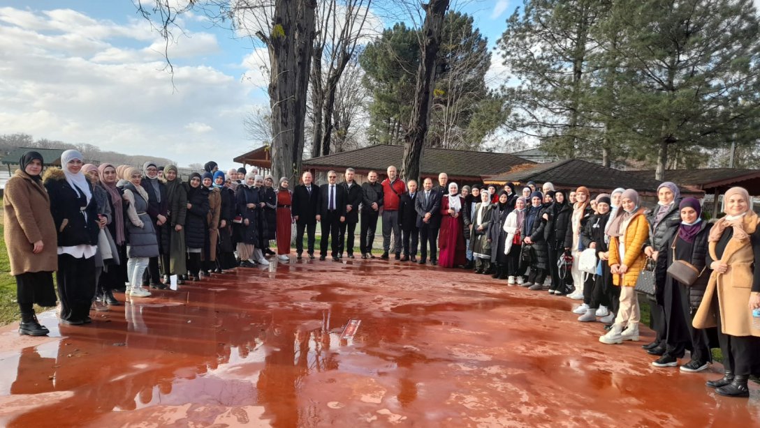 Balkan İl Eylem Planı Kapsamında Sırbistan Yeni Pazar Sinan Bey Medresesi Kız Şubesi Öğrencileri ve Öğretmenleri Edirne'de Bir Dizi Ziyaret Gerçekleştirdiler.