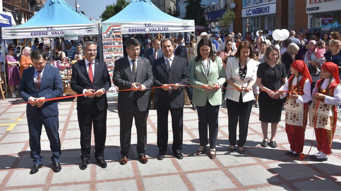 Hayat Boyu Öğrenme Haftası Etkinlikleri Açılış Programı Edirne Valimiz Sayın H. Kürşat Kırbıyık'ın Teşrifleri ile Gerçekleştirildi.