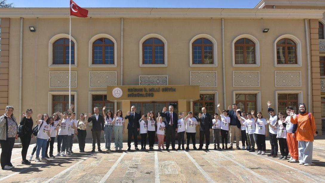 TİMSS 2023 Sınavına Katılacak Olan Keşan Feride Mehmet Çuhacı Ortaokulu Öğrencileri Müdürlüğümüzü Ziyaret Etti.