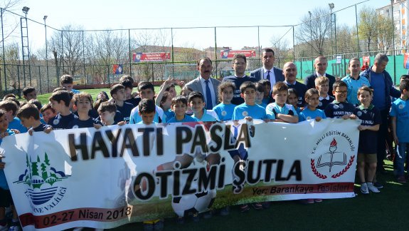 Hayatı Pasla Otizmi Şutla Futbol Turnuvası Başlama Vuruşu Yapıldı.
