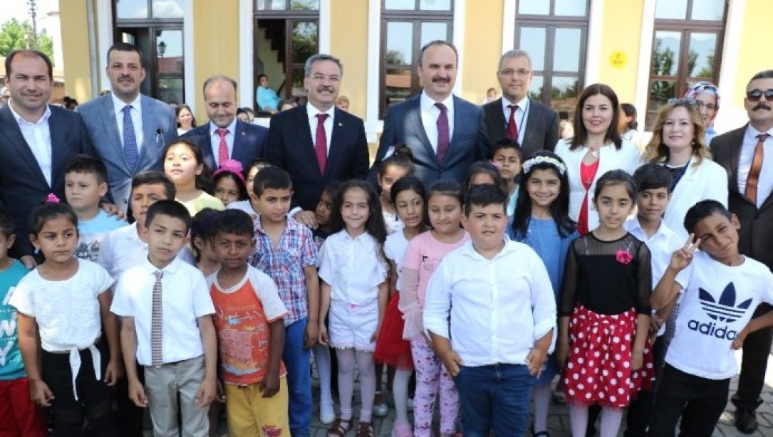 2018-2019 Eğitim Öğretim Yılı Yıl Sonu Karne Töreni Valimiz Sayın Ekrem Canalp'ın teşrifleriyle Mustafa Necati İlkokulunda Gerçekleştirildi.