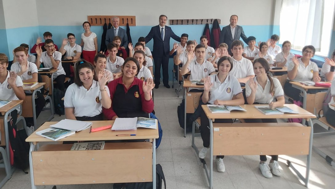 İl Millî Eğitim Müdürümüz Sayın Dr. Önder Arpacı, Emel Özgür Subaşıay Mesleki ve Teknik Anadolu Lisesi 9. Sınıf Öğrencilerini Ziyaret etti.