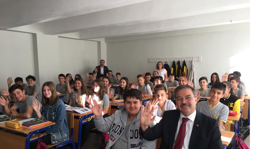 İl Millî Eğitim Müdürümüz Sayın Dr. Önder Arpacı, 80.Yıl Cumhuriyet Anadolu Lisesi ve  İlhami Ertem Anadolu Lisesi 9.sınıf Öğrencilerini Ziyaret etti.