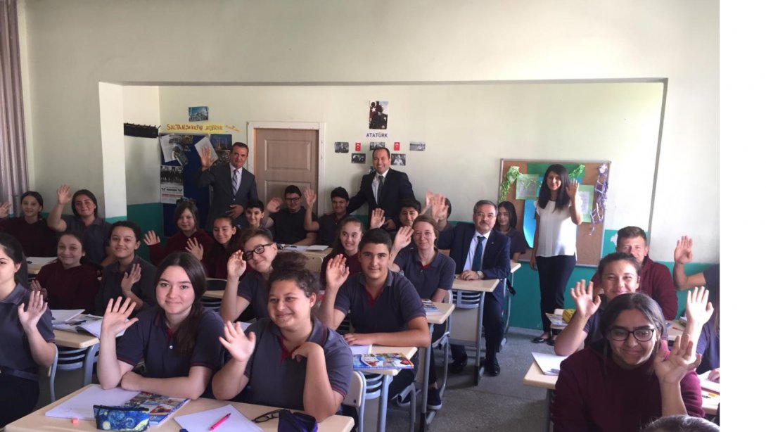 İl Millî Eğitim Müdürümüz Sayın Dr. Önder Arpacı, Süheyl Ünver Mesleki ve Teknik Anadolu Lisesi 9. Sınıf Öğrencilerini Ziyaret etti.