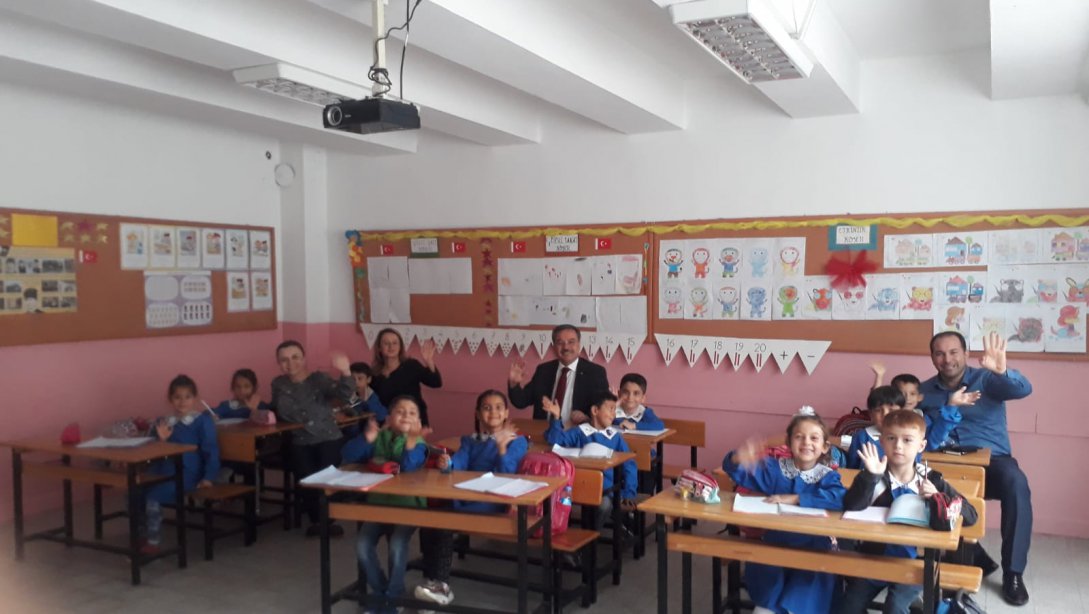 İl Millî Eğitim Müdürümüz Sayın Dr. Önder Arpacı, Gazi İlkokulunda 1.Sınıf Öğrencilerini Ziyaret etti.