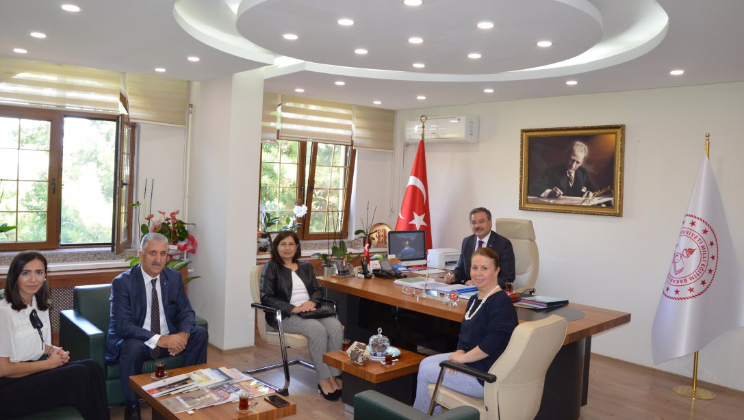 Edirne Bahçeşehir Okulları Yöneticileri İl Milli Eğitim Müdürümüz Sayın Dr. Önder Arpacı'yı Makamında Ziyaret etti.