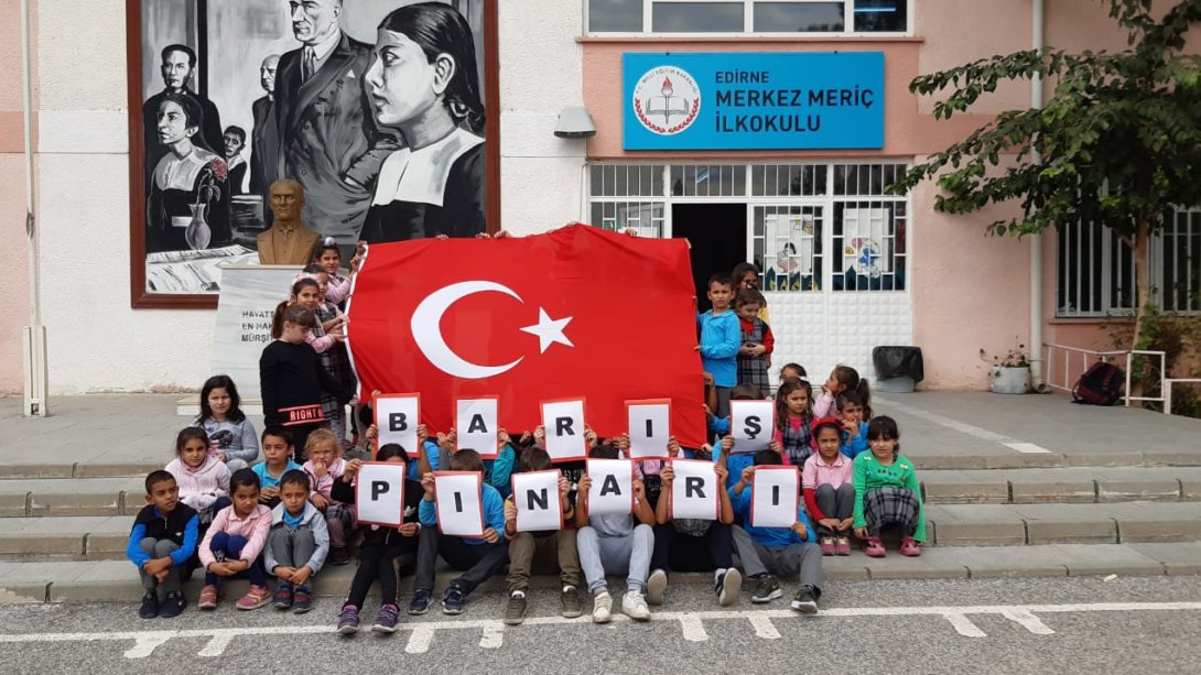 İlimiz Meriç İlkokulu Minik Öğrencileri Barış Pınarı Harekatı Gerçekleştiren Kahraman Ordumuza ve Şanlı Türk Askerlerimize Dualarıyla ve Sevgileriyle Manevi Destek Verdiler.