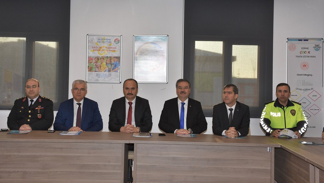  Edirne Valimiz Sayın Ekrem Canalp'ın Başkanlığında Edirne Çocuk Trafik Eğitim Parkı  Uygulamalı Eğitim Programları Değerlendirme Toplantısı Gerçekleştirildi.