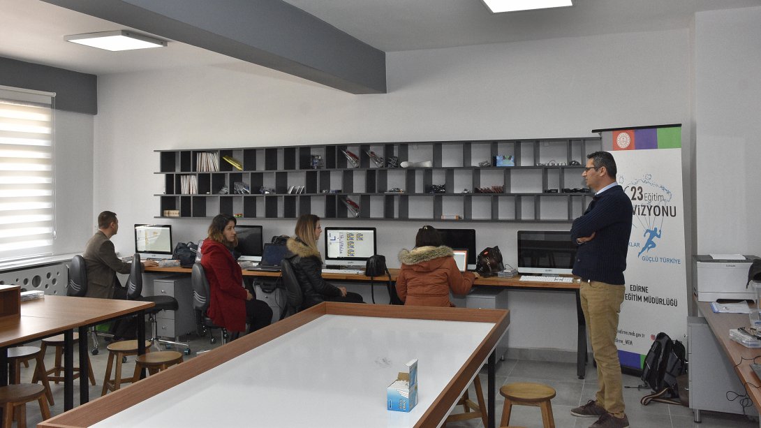 2023 Eğitim Vizyonu Edirne Öğretmen Akademileri Projesi kapsamında Arduino Eğitimleri İsmail Güner Ortaokulu'nda başlamıştır.