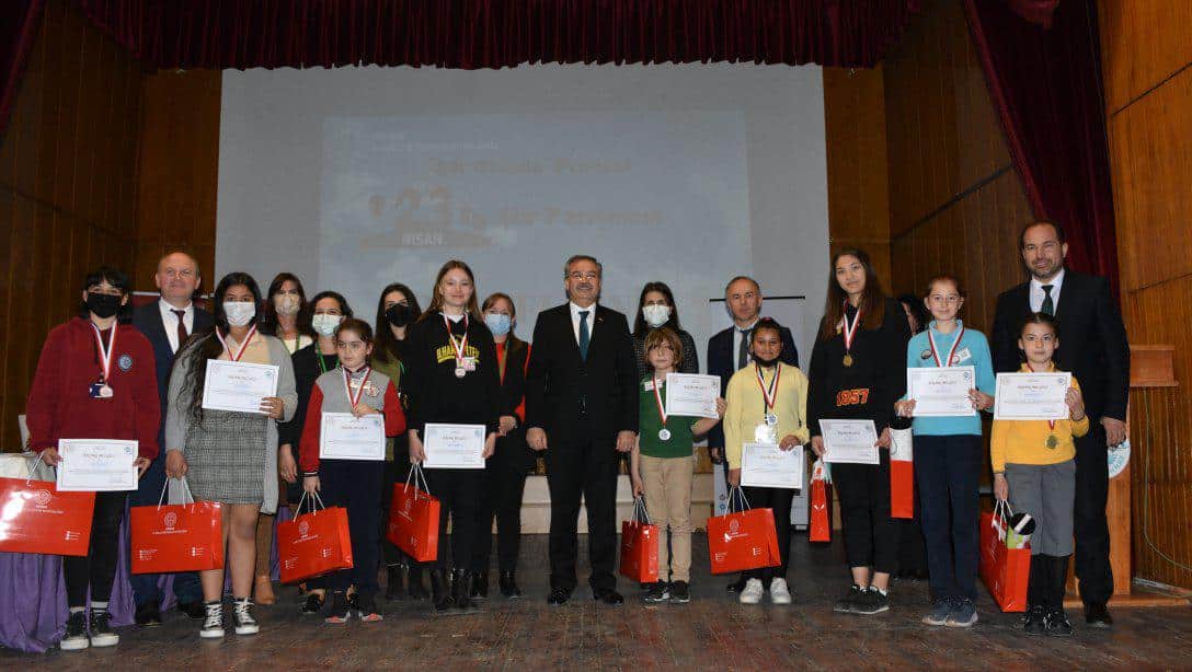 Edirne İl Millî Eğitim Müdürlüğümüz Şiir Okulda Projesi Kapsamında 23 Nisan Şiir Okuma Yarışması Düzenlendi.