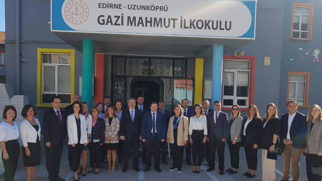 Uzunköprü Gazi Mahmut İlkokulunda Kurulan Kütüphane ve Matematik Sınıfının Açılışı 5 Ekim Çarşamba Günü Gerçekleştirildi.  
