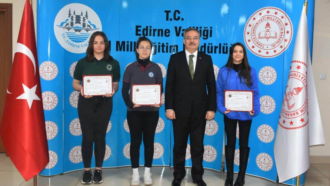 İstiklal Marşı'nın Kabulü ve Mehmet Akif ERSOY'u Anma Günü Kapsamında Meslek Liseleri Arasında Düzenlenen Kompozisyon Yazma Yarışmasında Dereceye Giren Öğrencilerimize Ödülleri Verildi.