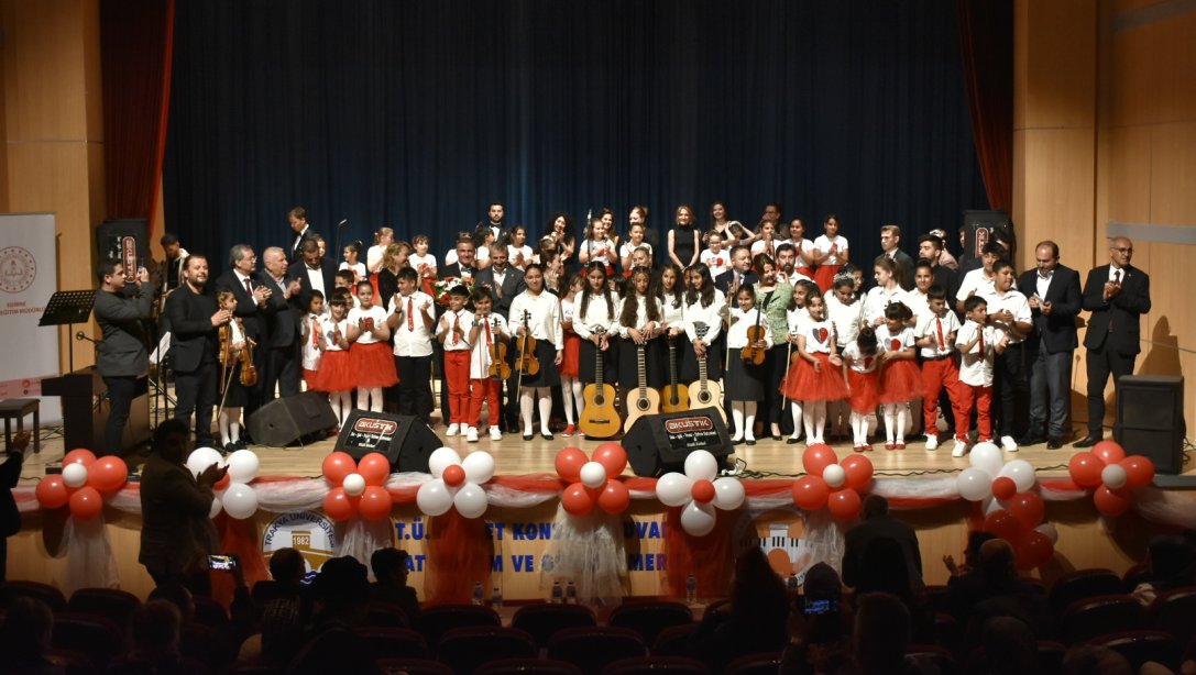 Edirne Müzik Akademisi Öğrencilerimiz İlk Salon Konserlerinde İzleyicilerden Tam Not Aldı.