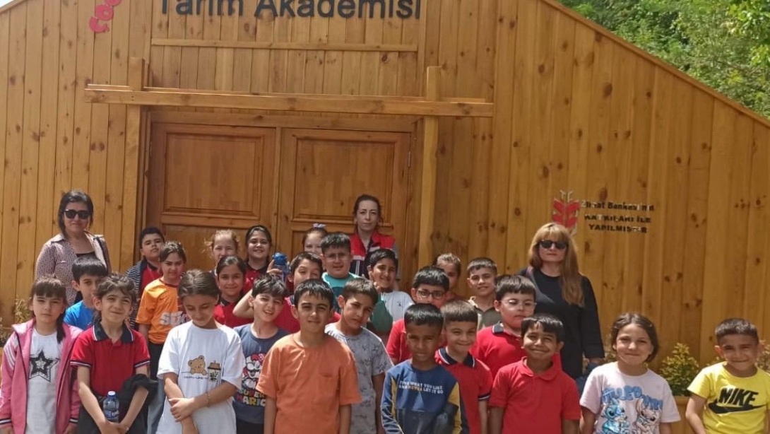 Tarım Akademisi'nde Minik Eller İş Başında
