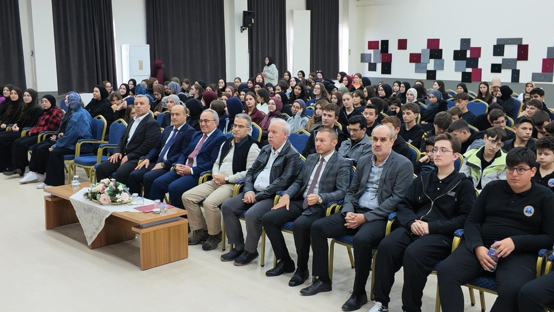"Maarifin Kalbinde Gençlik" buluşmalarının ikincisi gerçekleştirildi.